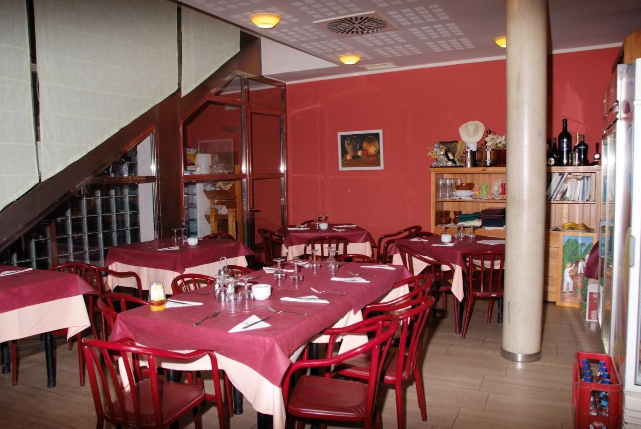 Alagón Hostal Restaurante Baraka מראה חיצוני תמונה